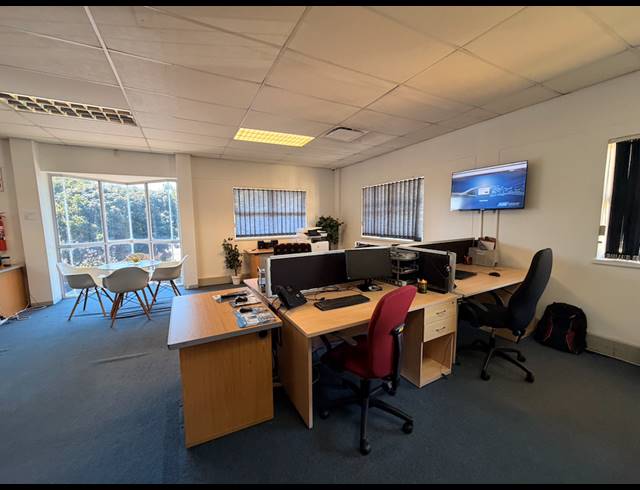 180M² OFFICE RENTED IN EDGEMOUNT ESTATE